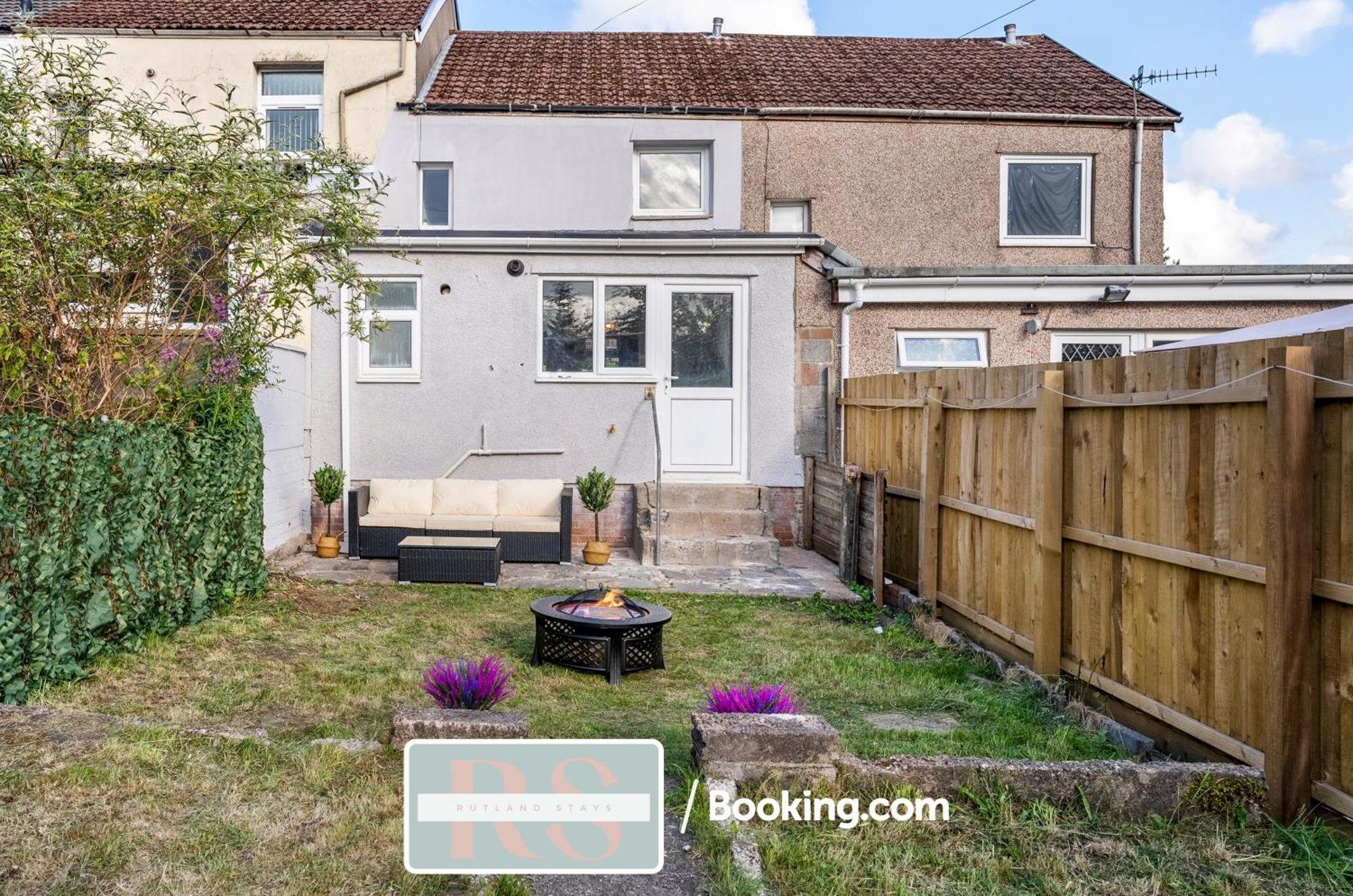 Contractors Accommodation South Wales By Rutland Stays Short Lets & Serviced Accommodation Pentre Treorky Bagian luar foto
