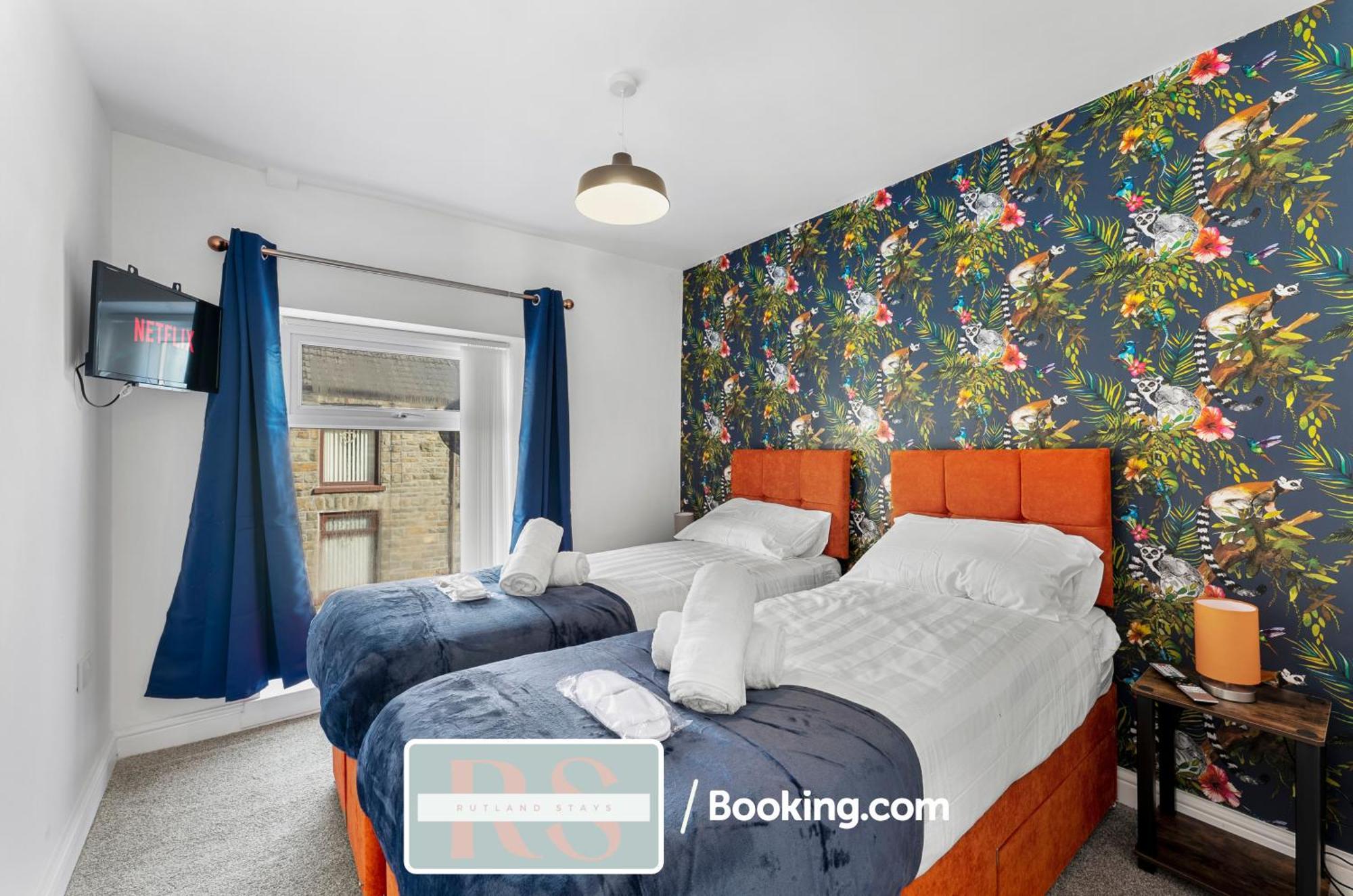 Contractors Accommodation South Wales By Rutland Stays Short Lets & Serviced Accommodation Pentre Treorky Bagian luar foto