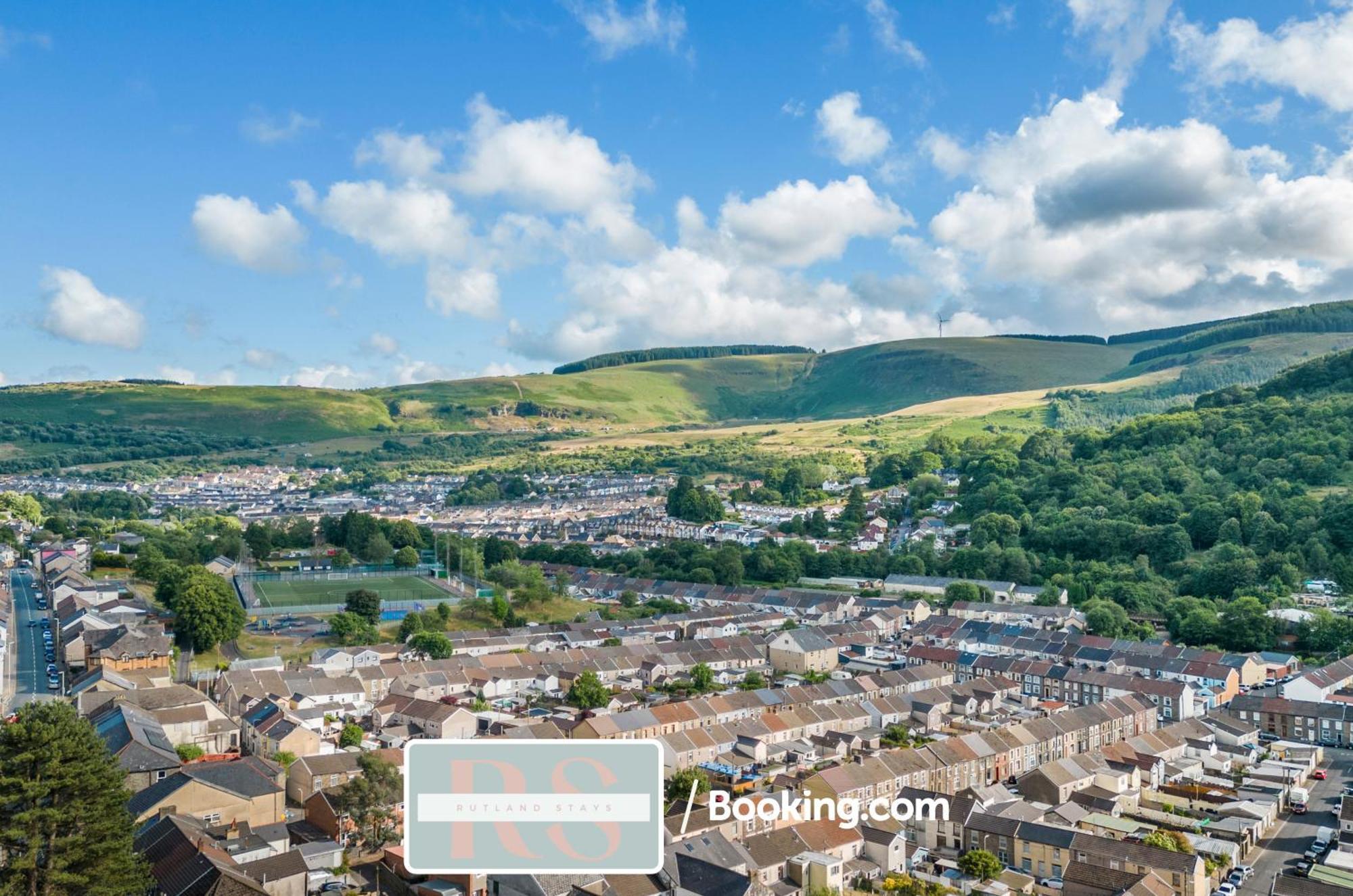 Contractors Accommodation South Wales By Rutland Stays Short Lets & Serviced Accommodation Pentre Treorky Bagian luar foto