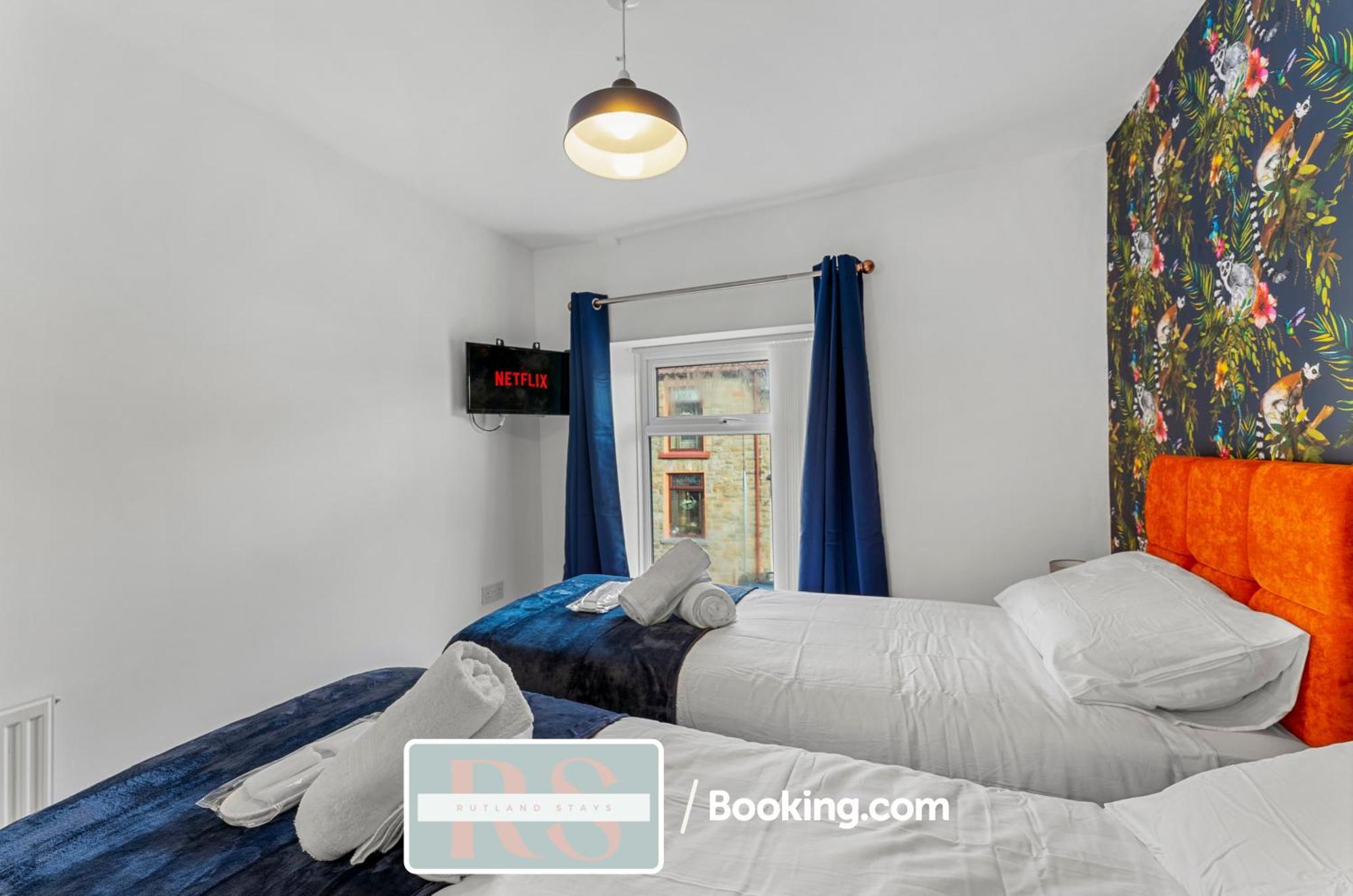 Contractors Accommodation South Wales By Rutland Stays Short Lets & Serviced Accommodation Pentre Treorky Bagian luar foto
